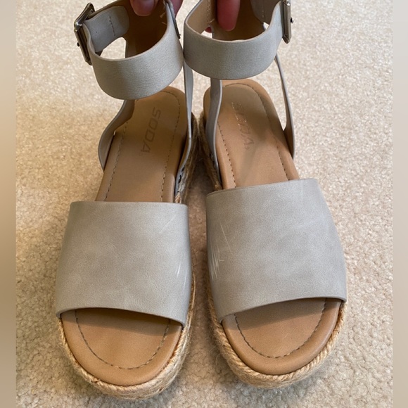Soda Platform Sandals - Picture 6 of 10